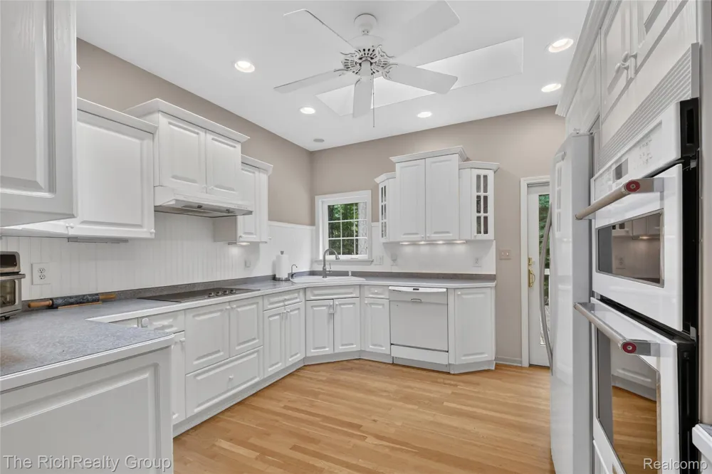 2300 Stoney Bluff Milford Charter Township, MI 48381