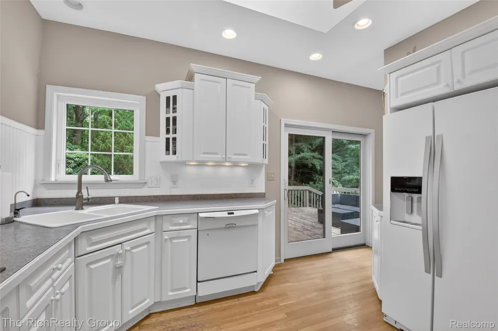 2300 Stoney Bluff Milford Charter Township, MI 48381