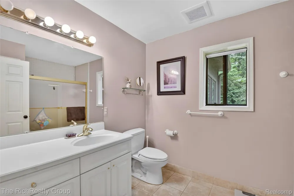 2300 Stoney Bluff Milford Charter Township, MI 48381