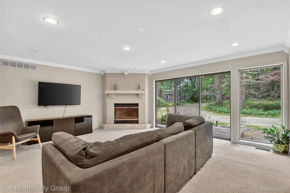 2300 Stoney Bluff Milford Charter Township, MI 48381