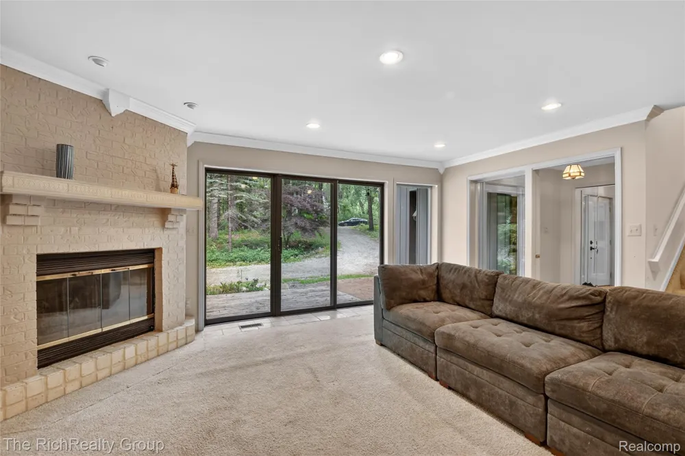 2300 Stoney Bluff Milford Charter Township, MI 48381