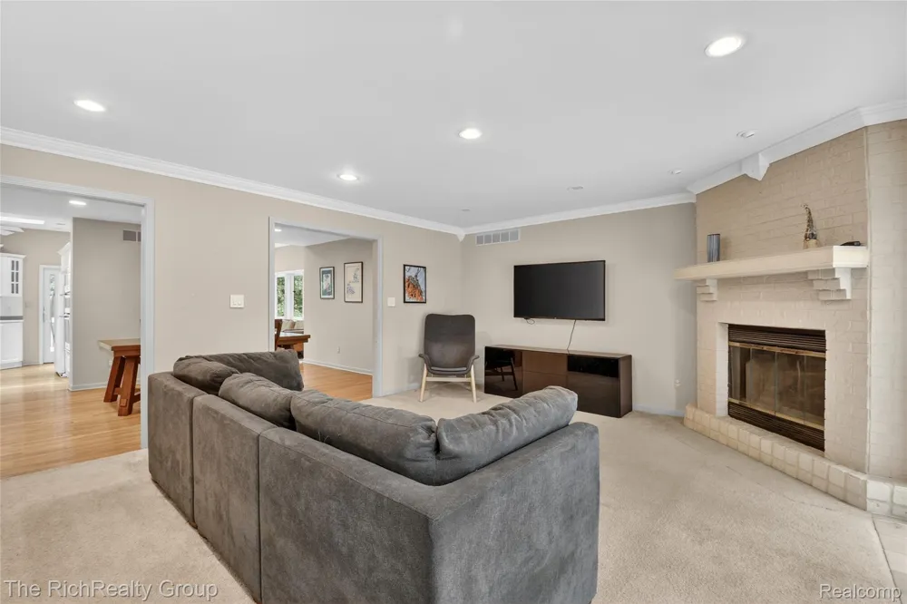 2300 Stoney Bluff Milford Charter Township, MI 48381
