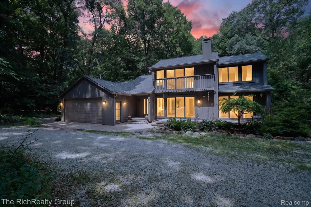 2300 Stoney Bluff Milford Charter Township, MI 48381
