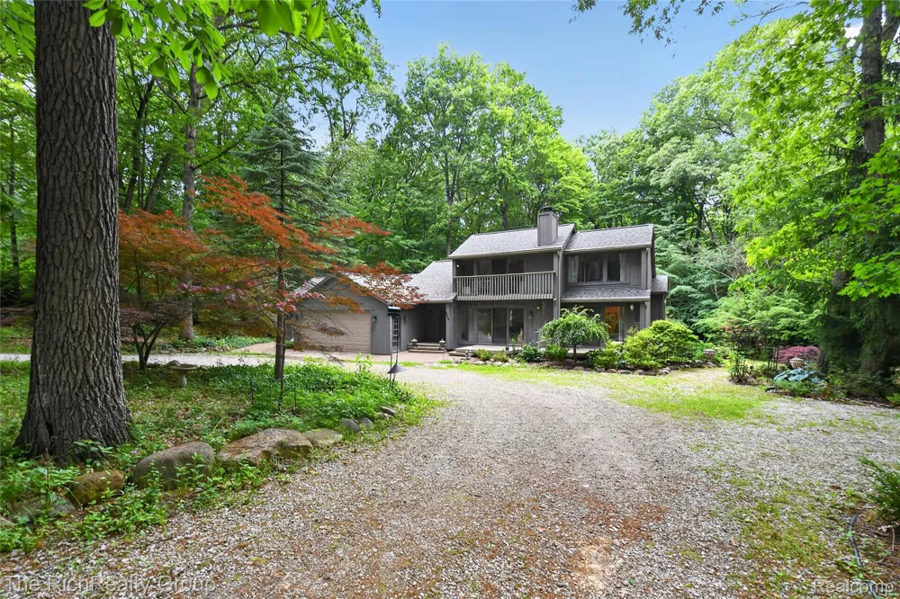 2300 Stoney Bluff Milford Charter Township, MI 48381