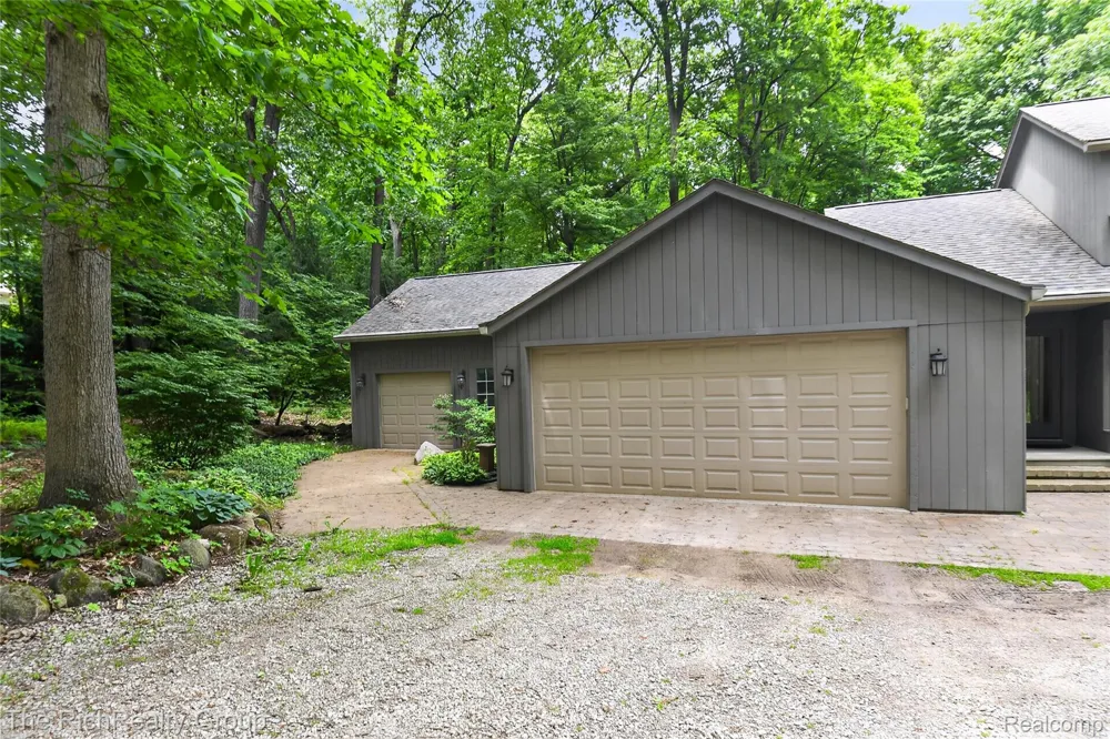 2300 Stoney Bluff Milford Charter Township, MI 48381