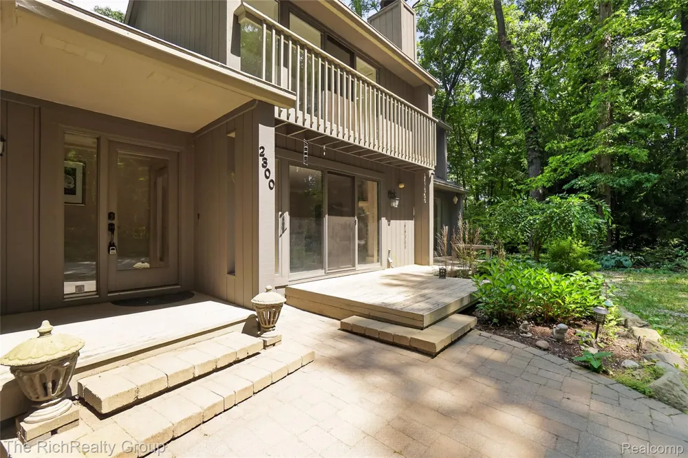 2300 Stoney Bluff Milford Charter Township, MI 48381