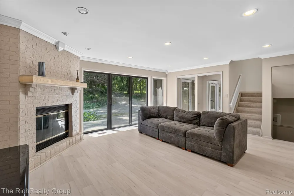 2300 Stoney Bluff Milford Charter Township, MI 48381