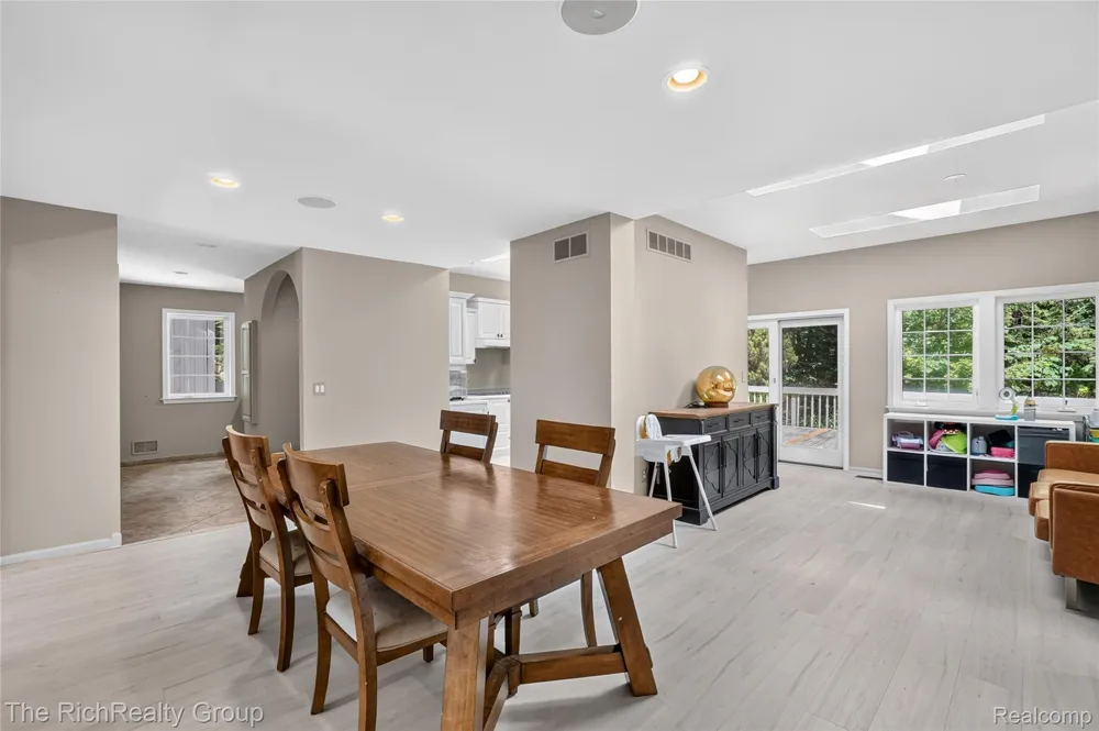 2300 Stoney Bluff Milford Charter Township, MI 48381