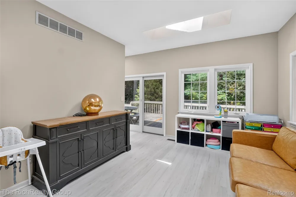 2300 Stoney Bluff Milford Charter Township, MI 48381
