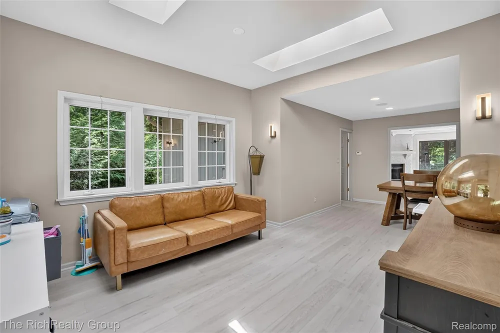 2300 Stoney Bluff Milford Charter Township, MI 48381