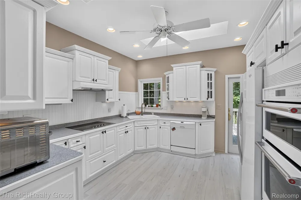 2300 Stoney Bluff Milford Charter Township, MI 48381