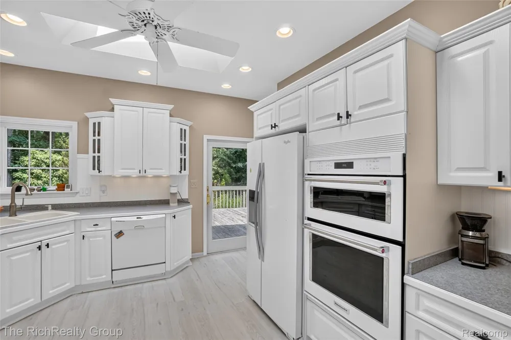 2300 Stoney Bluff Milford Charter Township, MI 48381