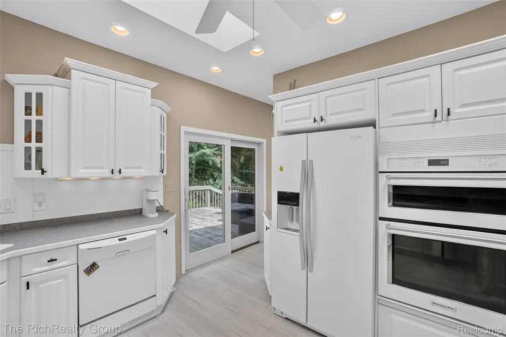 2300 Stoney Bluff Milford Charter Township, MI 48381