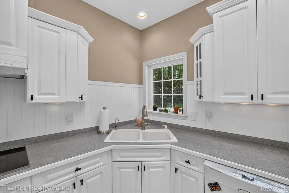 2300 Stoney Bluff Milford Charter Township, MI 48381