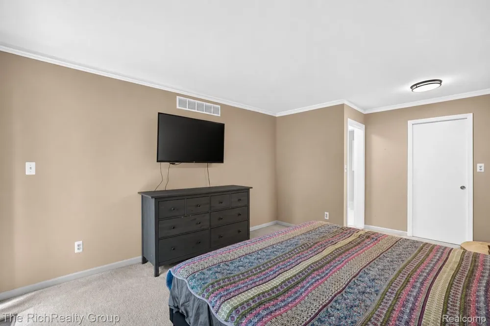 2300 Stoney Bluff Milford Charter Township, MI 48381