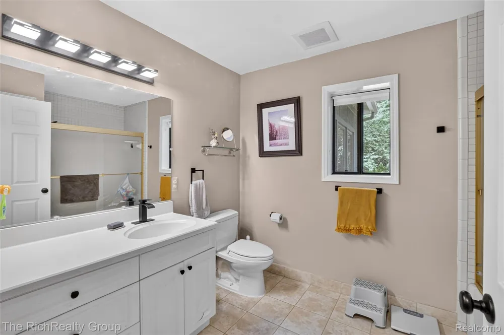 2300 Stoney Bluff Milford Charter Township, MI 48381