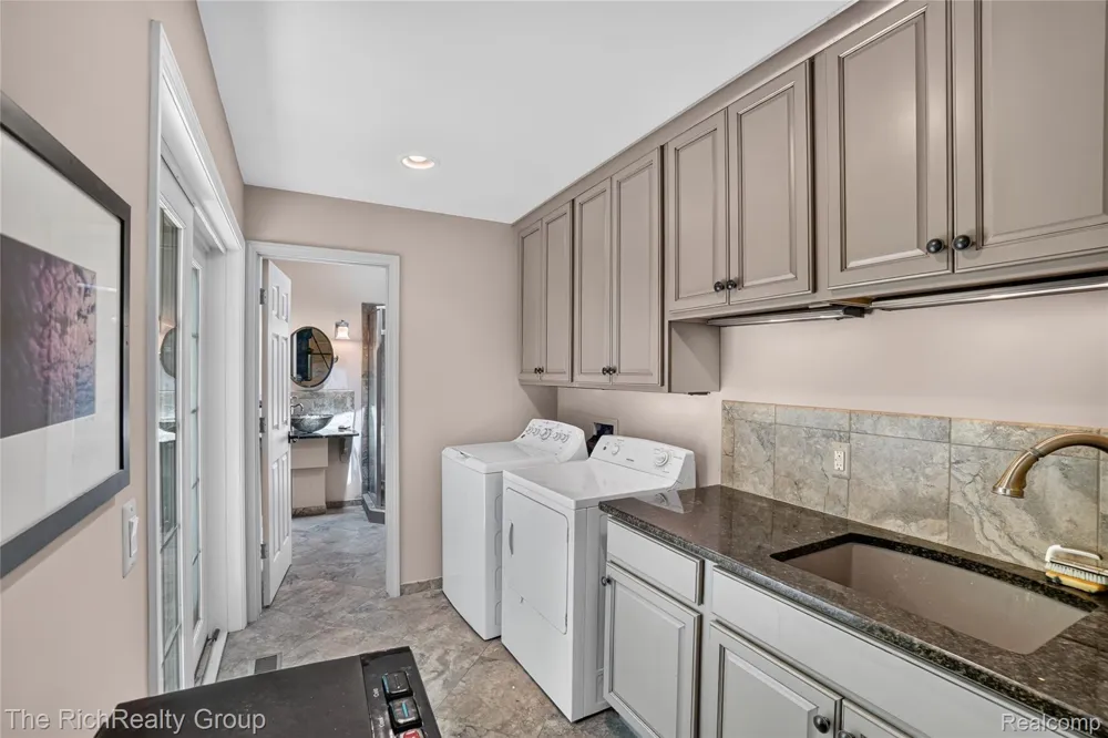 2300 Stoney Bluff Milford Charter Township, MI 48381