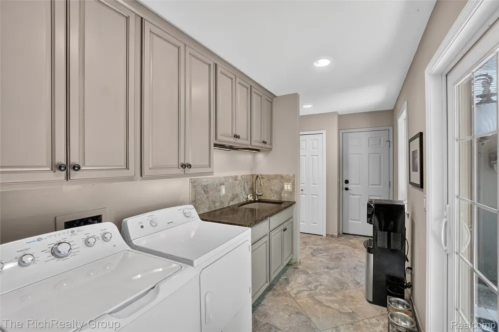 2300 Stoney Bluff Milford Charter Township, MI 48381