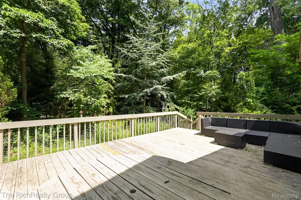 2300 Stoney Bluff Milford Charter Township, MI 48381