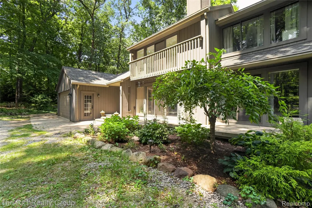2300 Stoney Bluff Milford Charter Township, MI 48381