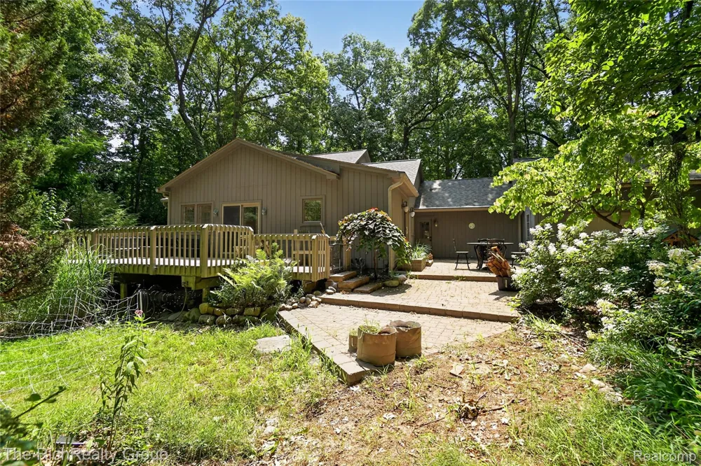 2300 Stoney Bluff Milford Charter Township, MI 48381