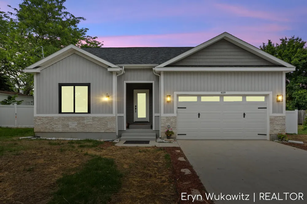 409 6 Mile Road NW Alpine Township, MI 49321