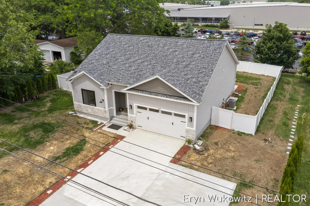 409 6 Mile Road NW Alpine Township, MI 49321