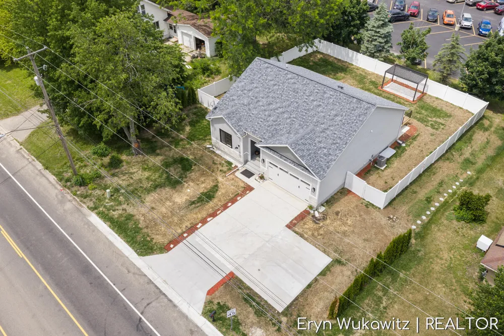 409 6 Mile Road NW Alpine Township, MI 49321