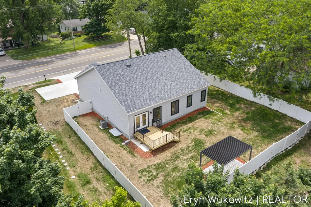 409 6 Mile Road NW Alpine Township, MI 49321