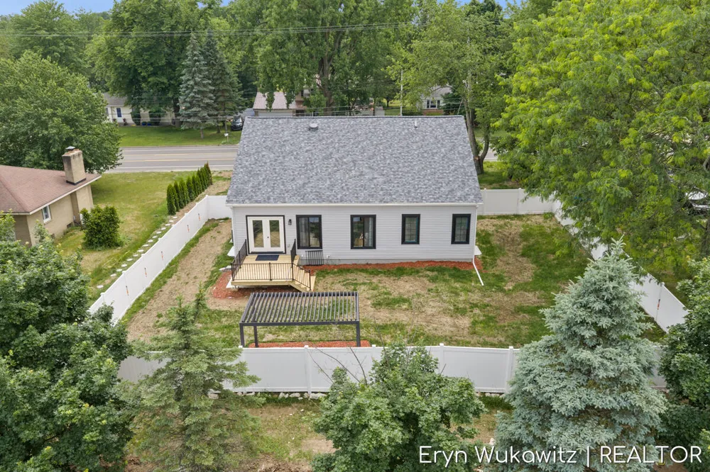 409 6 Mile Road NW Alpine Township, MI 49321