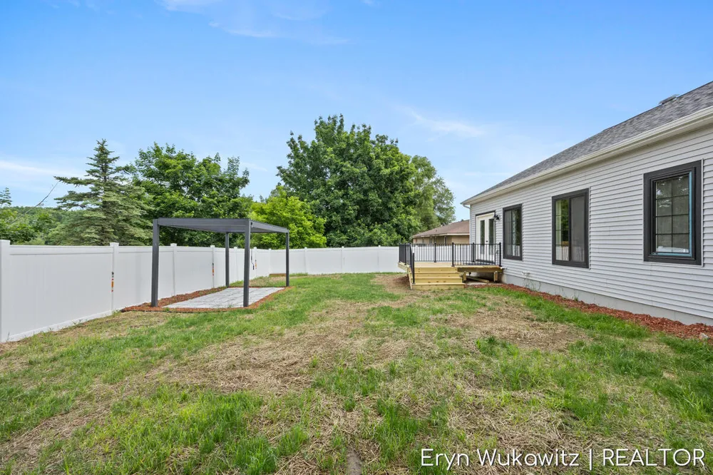 409 6 Mile Road NW Alpine Township, MI 49321