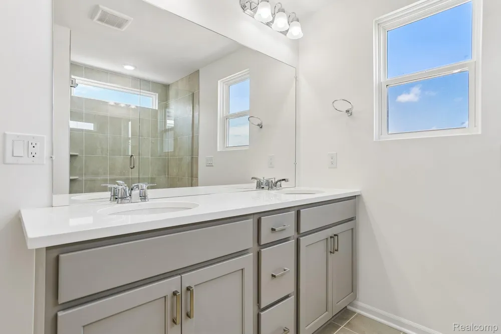 4048 Nottingham Circle Independence Charter Township, MI 48346