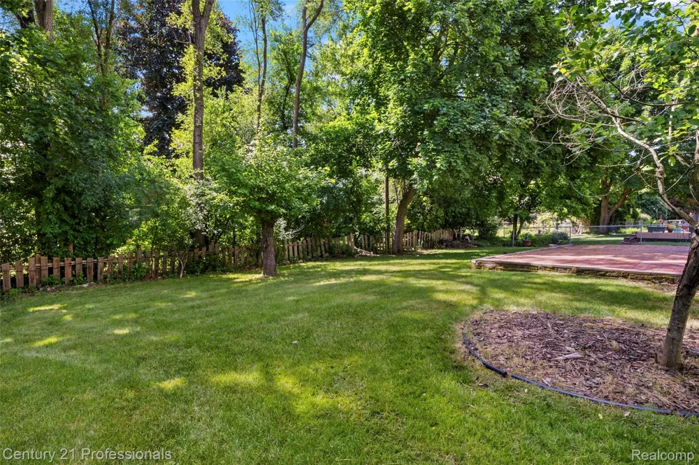 1872 Flemington Drive Troy City, MI 48098