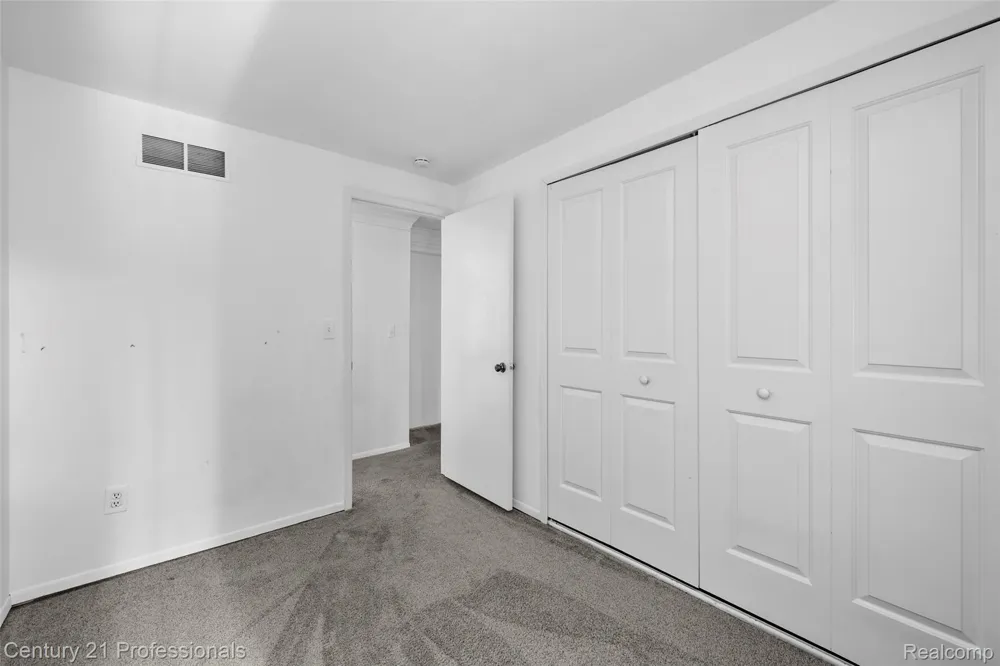 1872 Flemington Drive Troy City, MI 48098