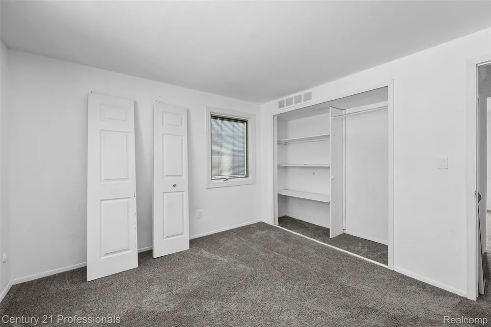 1872 Flemington Drive Troy City, MI 48098