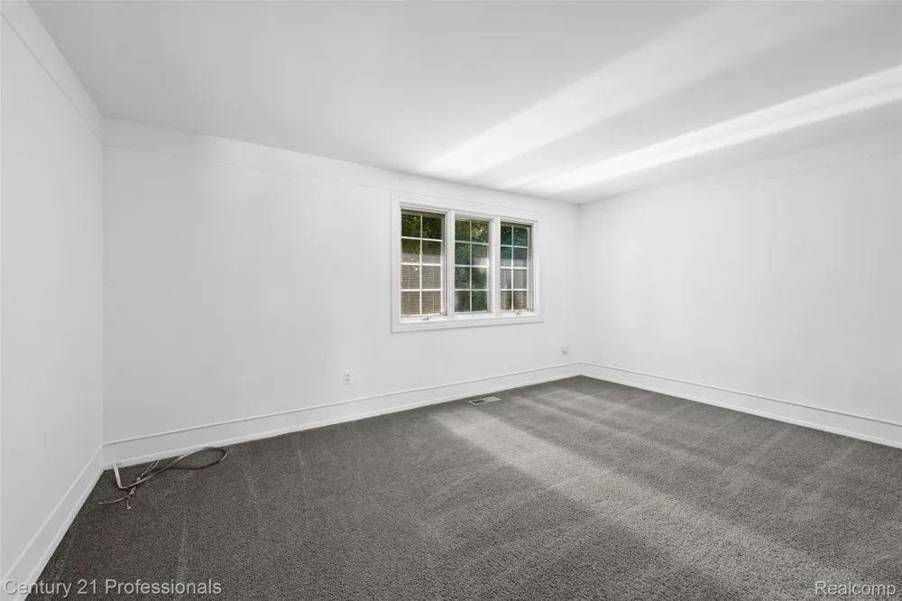 1872 Flemington Drive Troy City, MI 48098