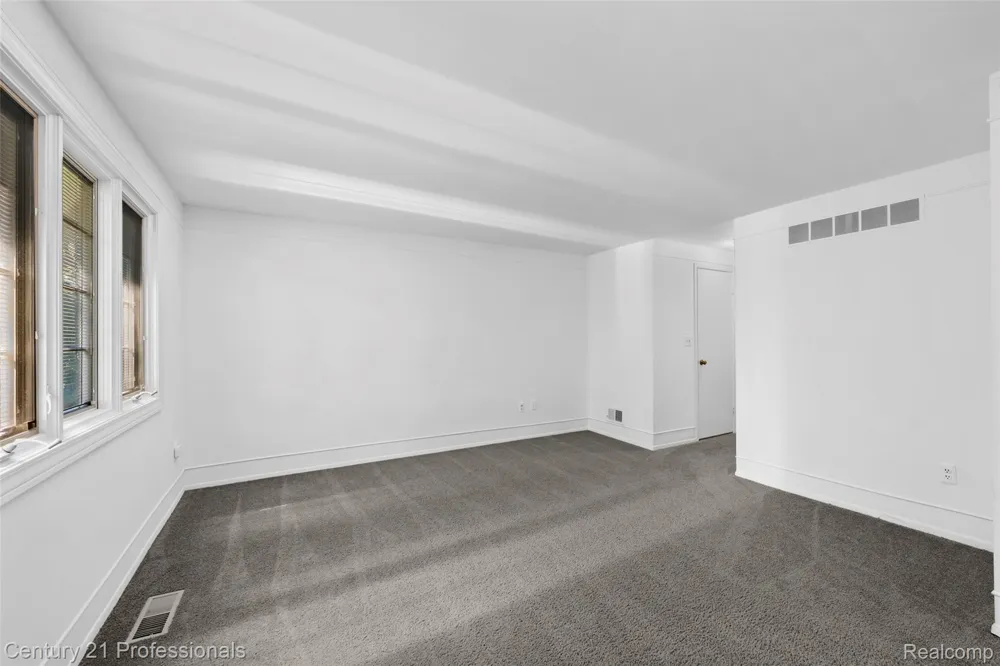 1872 Flemington Drive Troy City, MI 48098