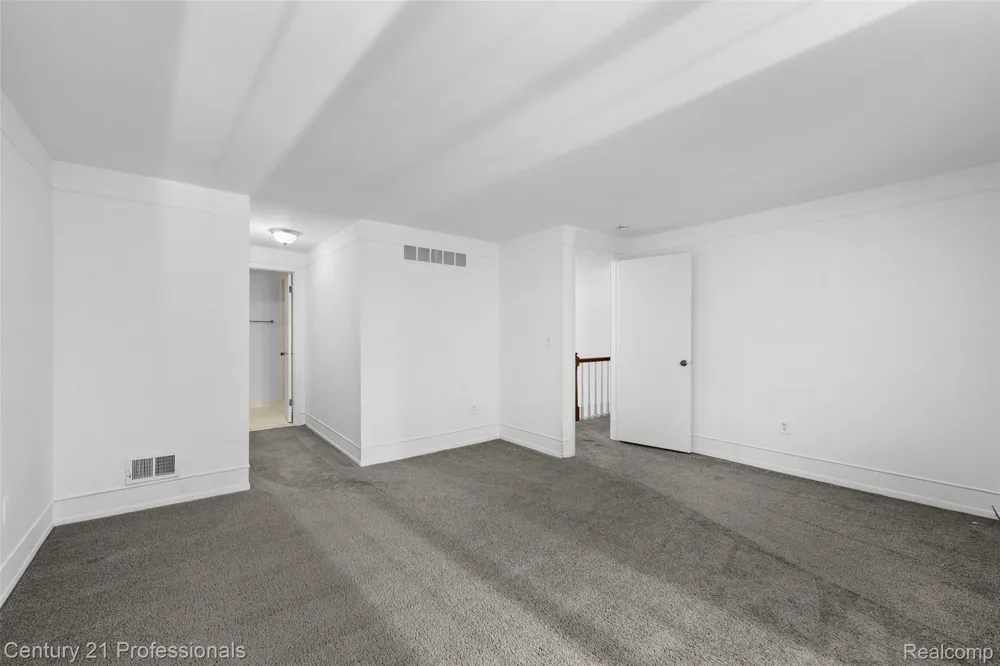 1872 Flemington Drive Troy City, MI 48098