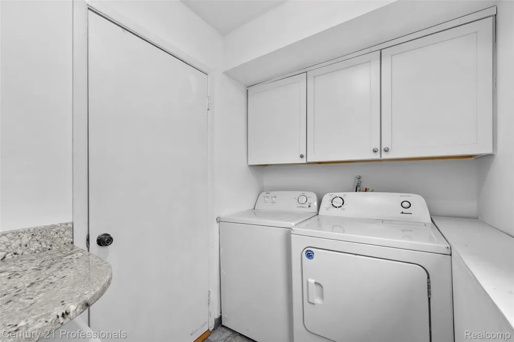 1872 Flemington Drive Troy City, MI 48098