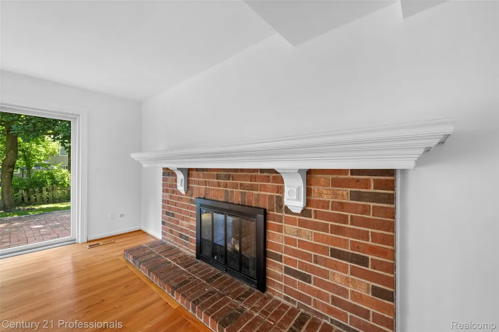 1872 Flemington Drive Troy City, MI 48098