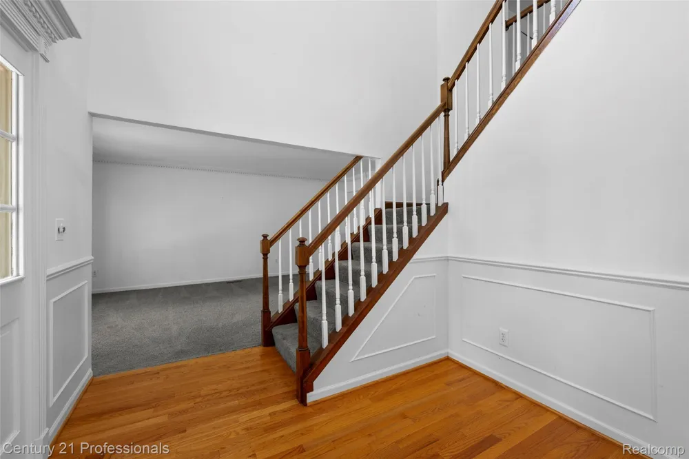 1872 Flemington Drive Troy City, MI 48098