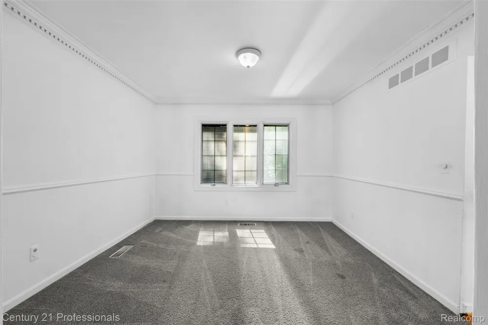 1872 Flemington Drive Troy City, MI 48098