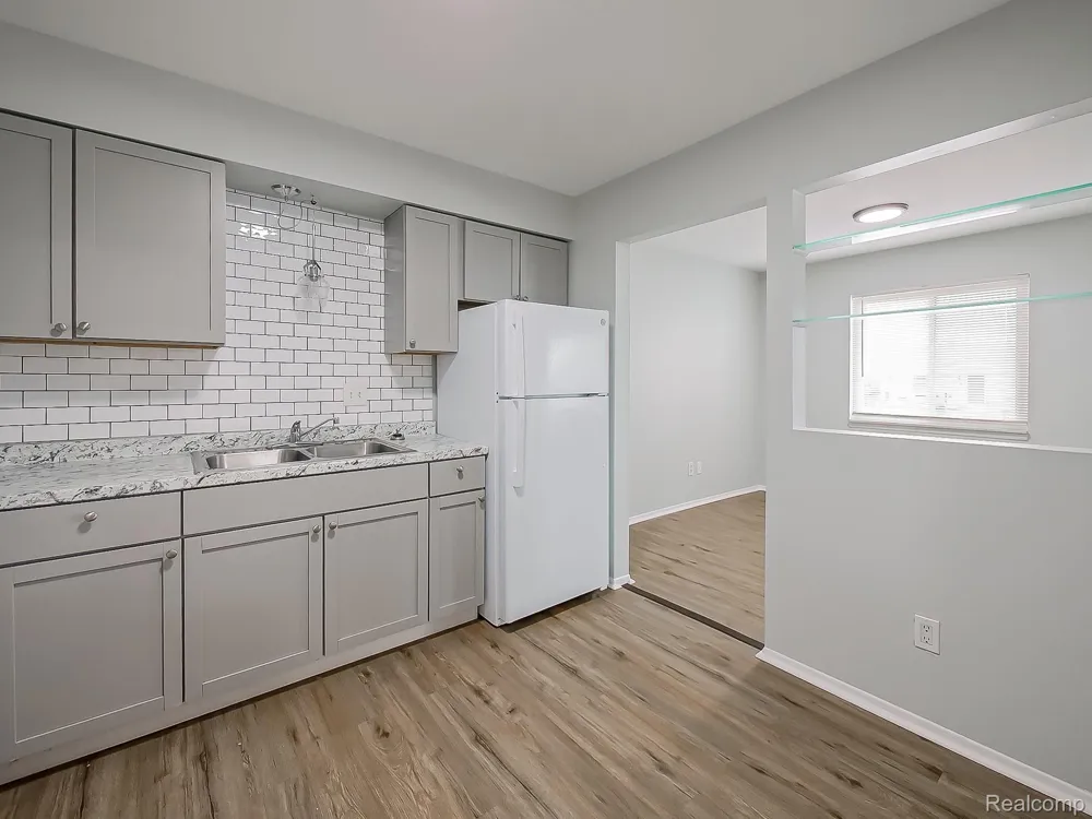 211 Summit Ridge #D White Lake Charter Township, MI 48386