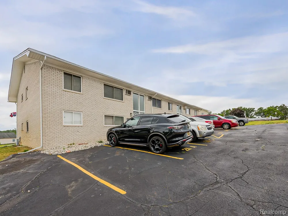 211 Summit Ridge #D White Lake Charter Township, MI 48386