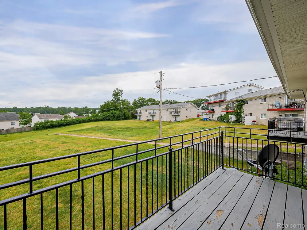 211 Summit Ridge #D White Lake Charter Township, MI 48386