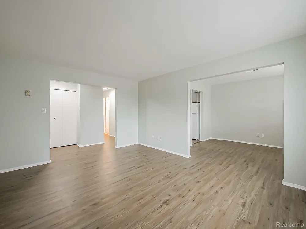 211 Summit Ridge #D White Lake Charter Township, MI 48386