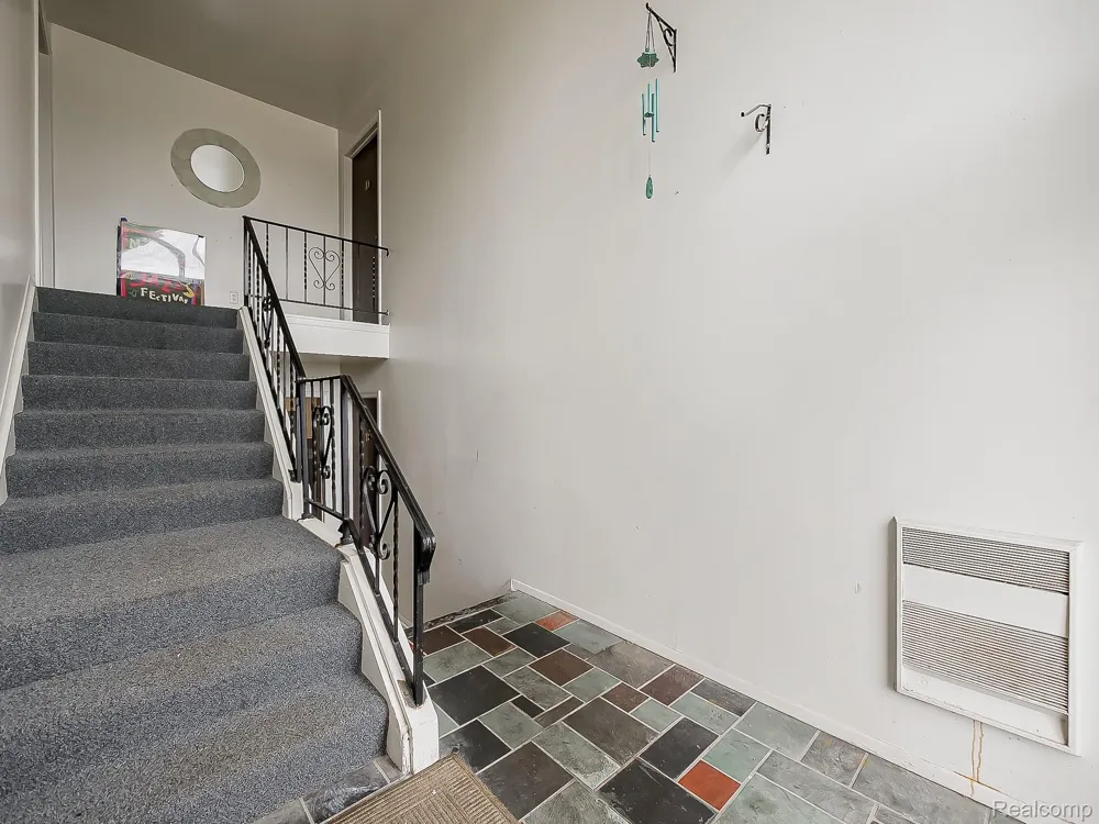 211 Summit Ridge #D White Lake Charter Township, MI 48386