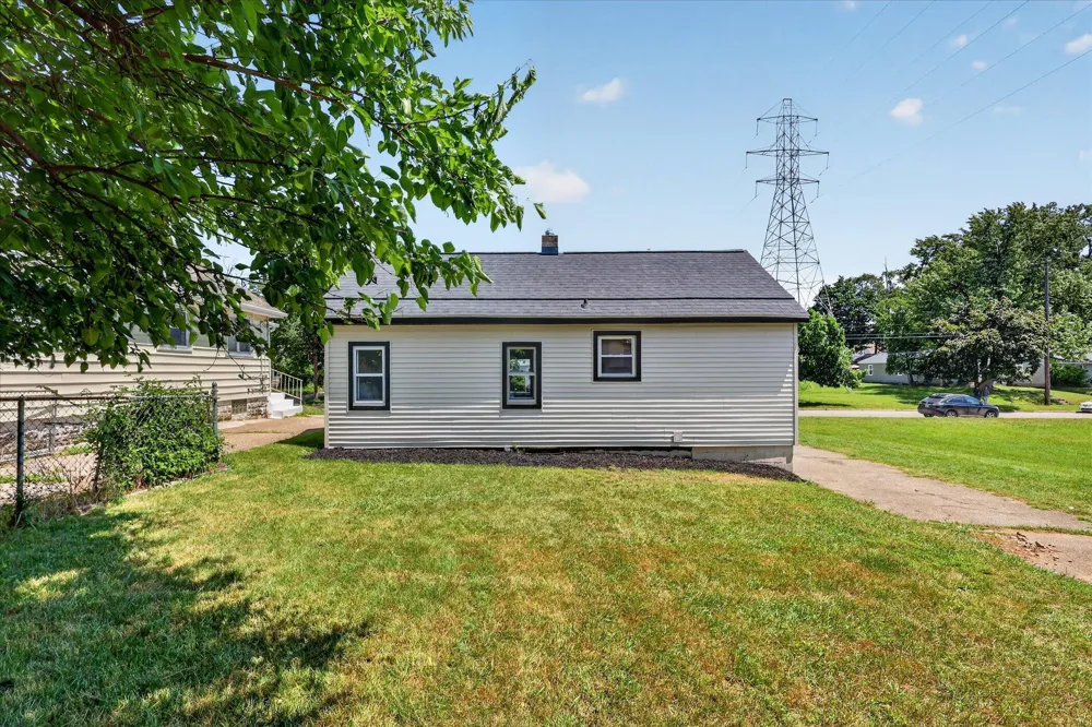 2473 Longstreet Avenue SW Wyoming City, MI 49509