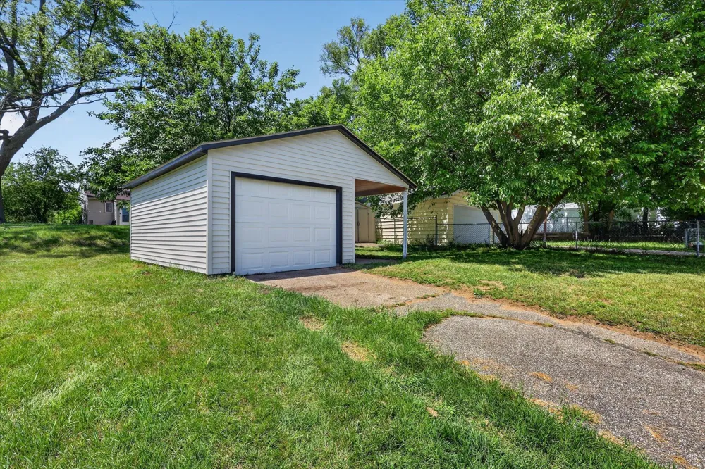 2473 Longstreet Avenue SW Wyoming City, MI 49509