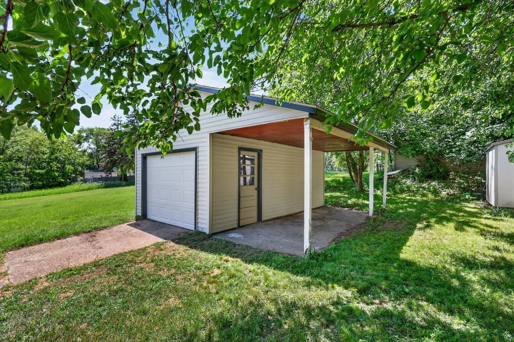 2473 Longstreet Avenue SW Wyoming City, MI 49509